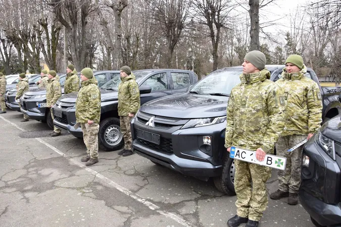 Волинські прикордонники отримали від США нові позашляховики (фото, відео)