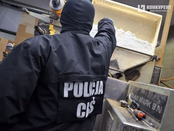 У Польщі ліквідували нелегальну тютюнову фабрику, на якій працювали українці (фото)