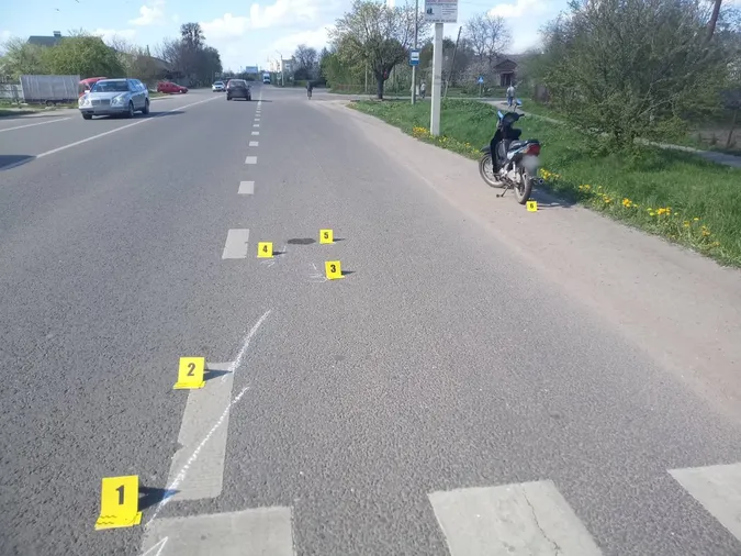 У Нововолинську мопед налетів на жінку, постраждала – у лікарні  (фото, відео)