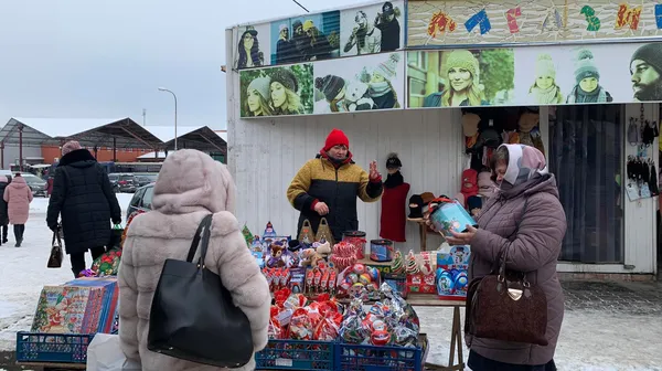 Як зекономити на цукерках: скільки коштують солодощі на ринках та в магазинах Луцька