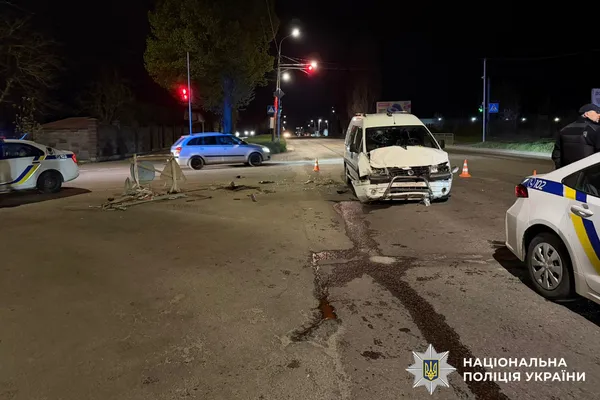 Постраждали двоє дітей: у Рівному сталася аварія (фото)