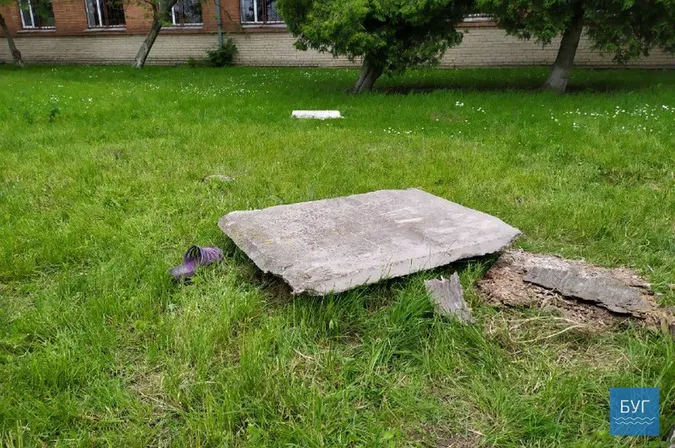 У Володимирі жінка впала у каналізаційний люк і загинула (фото)