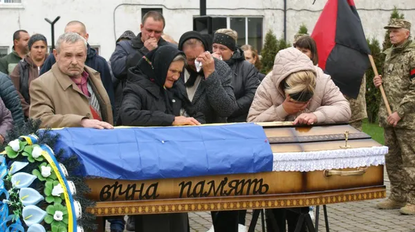 На Волині попрощалися з Героєм Русланом Романюком (фото)