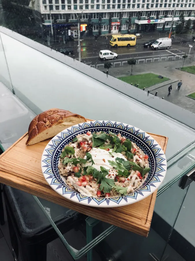 На луцькому фудкорті відкрився перший ресторан близькосхідної кухні «Хумус і я»*