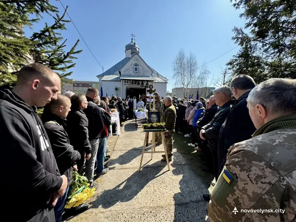 Назавжди 39: на Волині провели в останню дорогу воїна Руслана Семенюка (фото)