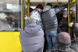 «Йди на *уй, ти десятий»: пасажир викинув контролера з тролейбуса (відео з нецензурною лексикою)