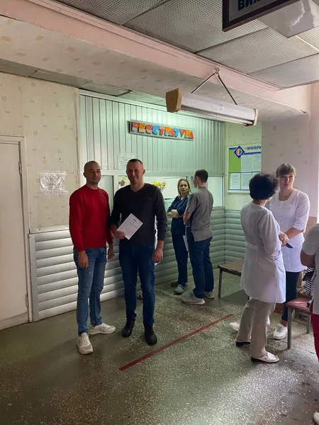 У День медика володимирські лікарі ділилися кров'ю з воїнами (фото)