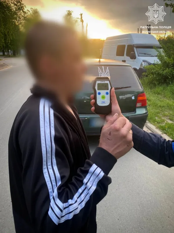 П'янючий водій надихав у драгер волинських патрульних 3,35 проміле (фото)