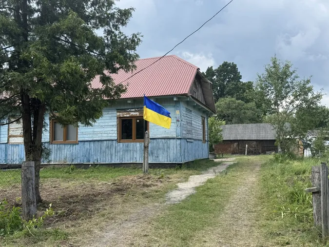У пам'ять про сина: відома луцька художниця перетворила стару хату на артрезиденцію