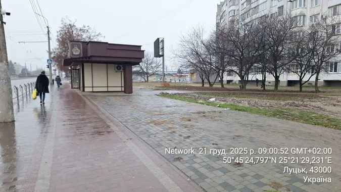 У Луцьку на Соборності демонтували торгівельний павільйон