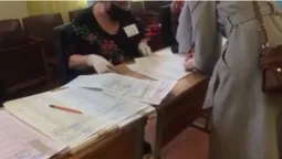 У Ковелі перевіряв документи та видавав бюлетені один член комісії (відео)