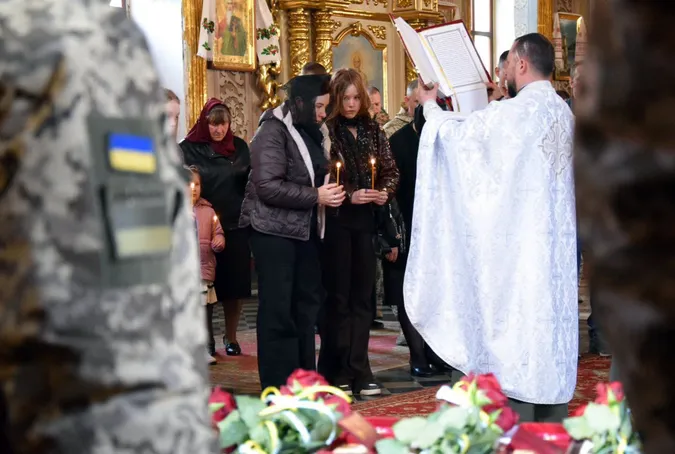 У Луцьку п'ятьом родинам загиблих прикордонників вручили їхні посмертні нагороди (фото)