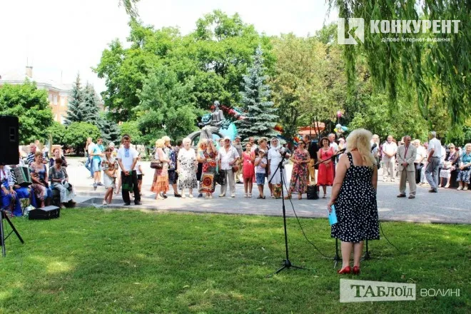 … а старші організували читання поезії