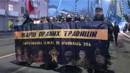 З волинкою та барабанами: у Луцьку пройшов «Марш правих традицій» (фото, відео)