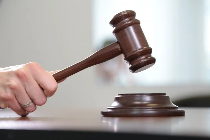 Директорку департаменту соцполітики Луцькради судять за напад на чоловіка
