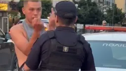 У Луцьку п'яний молодик їздив на возі та тикав «фак» патрульним (відео)