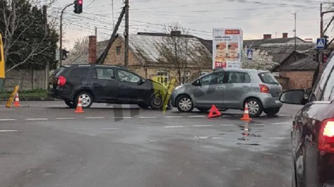У Луцьку «поцілувалися» Renault і Toyota