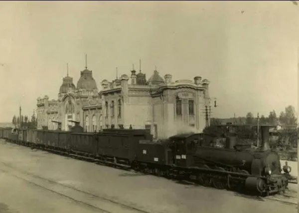 Яким був залізничний вокзал у Ковелі 100 років тому (ретрофото)