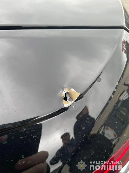 Під Києвом обстріляли авто першого помічника Зеленського (фото, відео, оновлюється)