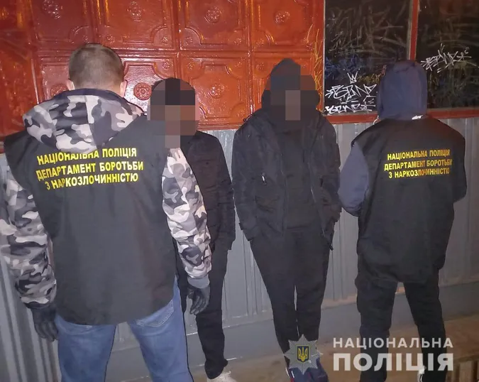 Зі спецназом і собаками: у Луцьку «накрили» нічний клуб (фото)