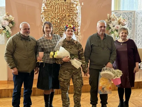 Кохання, що народилося в бою: на Волині побралися бойова медикиня та розвідник (фото)