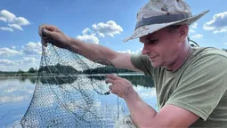 На риболовному турнірі серед захисників зловили коропа вагою майже 2 кілограми (фото)