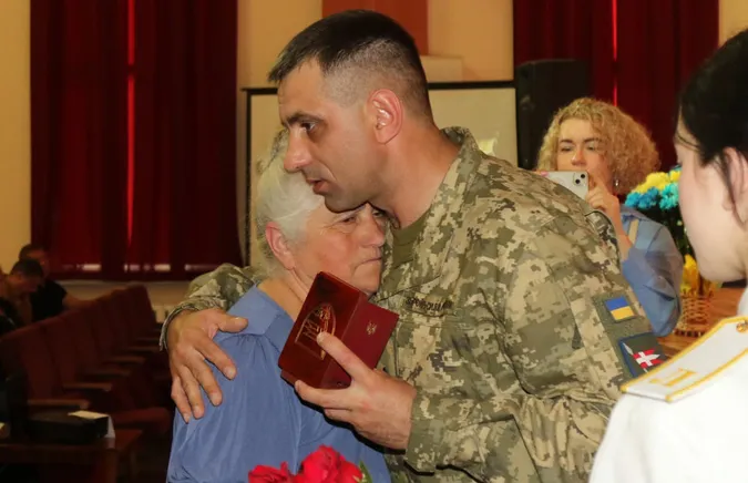 На Волині рідним загиблих воїнів з «князівської» бригади вручили відзнаки «Навіки в строю» (фото)
