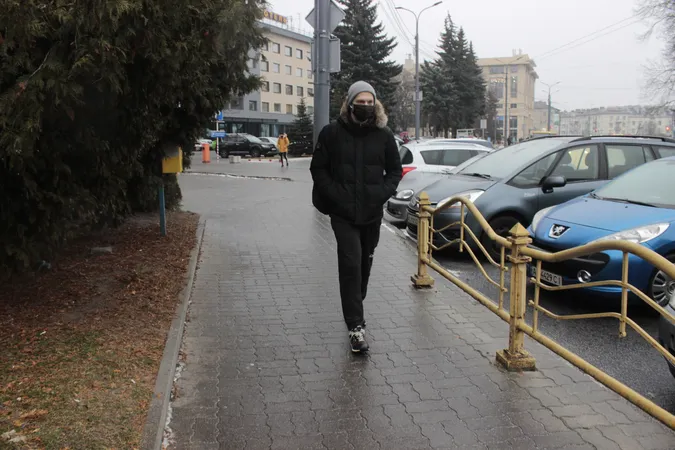 Ожеледиця у Луцьку: місто ледь тримається на ногах (фото)