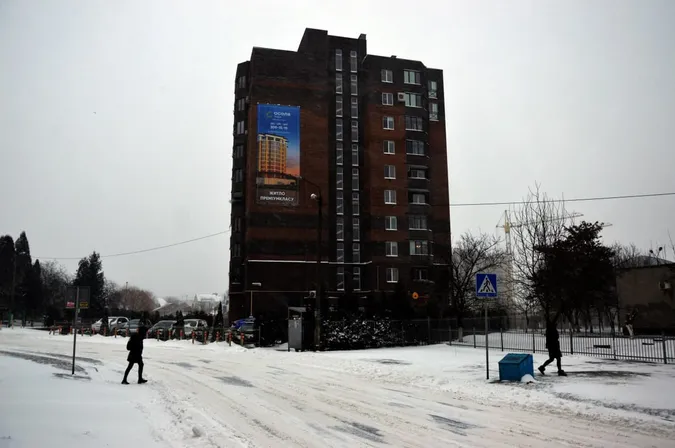 Люті зими повертаються: Луцьк замело снігом (фото)
