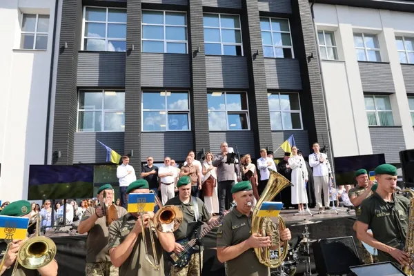 У ЛНТУ провели посвяту першокурсників: танцював навіть робот-гуманоїд (фото)