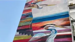 На луцькому будинку з'явився ще один стінопис (фото, відео)