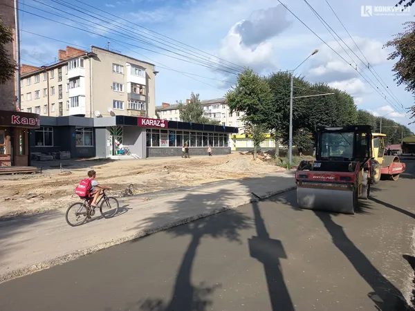 Бетонують, асфальтують: що коїться на проспекті Волі у Луцьку (фото)