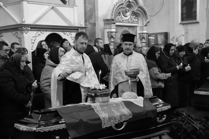 У Луцьку попрощалися з Героями Олегом Троцюком та Ігорем Кунашиком (фото)