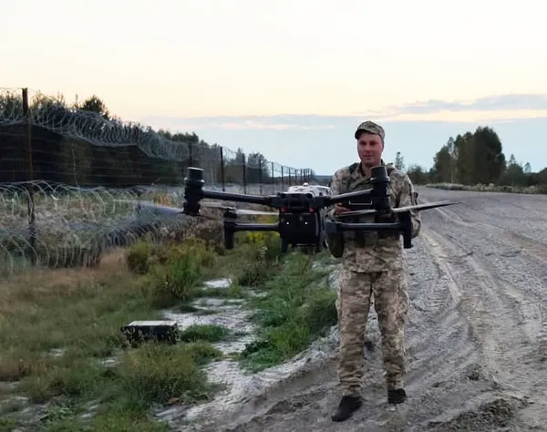 «З неба видно більше»: як прикордонник з Волині охороняє кордон за допомогою дронів (фото)