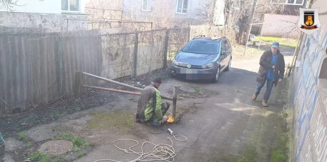 У Луцьку люди самовільно встановили обмежувачі руху (фото)