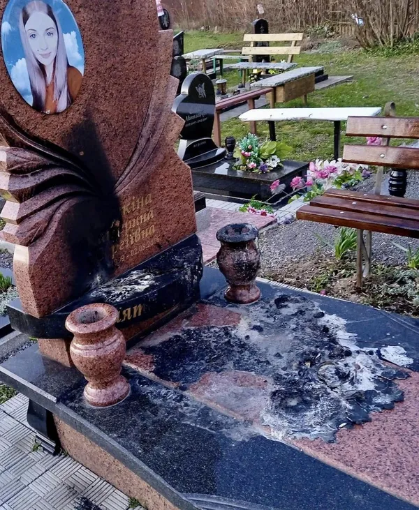 У Нововолинську підпалили пам’ятник Катерині Литкіній, яку в 2016 році вбили на териконі