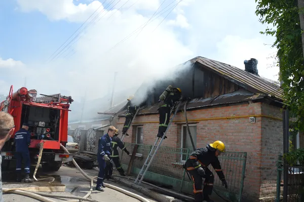 Біля Старого ринку горів житловий будинок (фото)