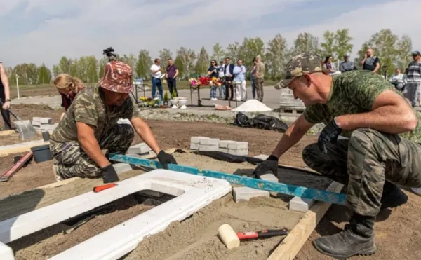 Переможець забрав 20 тисяч рублів: в сибіру пройшов конкурс з прикрашання могил (фото)