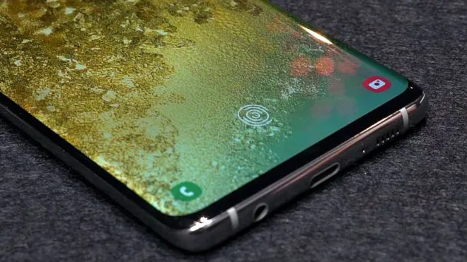 Телефон Samsung можна розблокувати відбитком пальця будь-якої людини