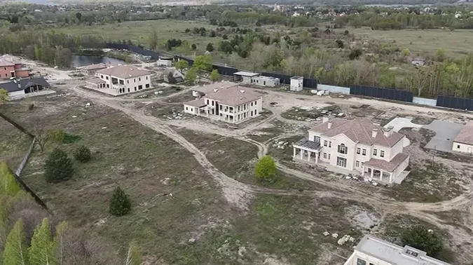 Для маєтків «Династії» незаконно возили пісок із цвинтаря
