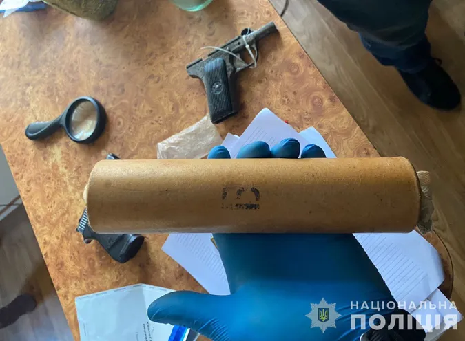 У помешканні 50-річного волинянина знайшли пістолети і набої (фото)
