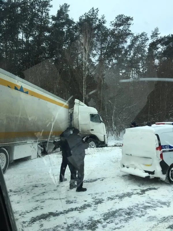 На Волині з траси злетіла фура