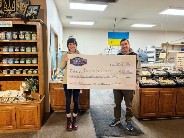 Продавали патріотичні свічки: діаспоряни у США зібрали $850 тисяч для України (фото)