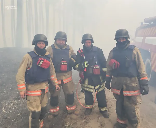 Завжди у зоні ризику: день з чергування волинських рятувальників на Донеччині (фото)