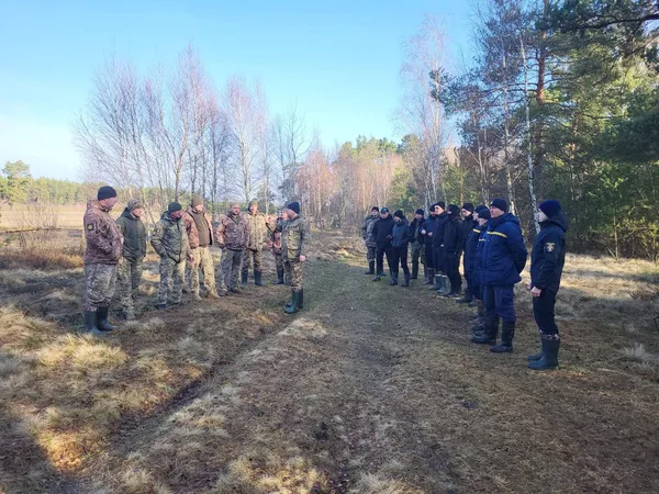 Обстежують лісосмугу та болота: на Волині продовжують пошуки зниклої дівчини (фото)
