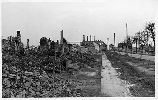 Звільнення і руїни: показали Луцьк 1944 року (фото)