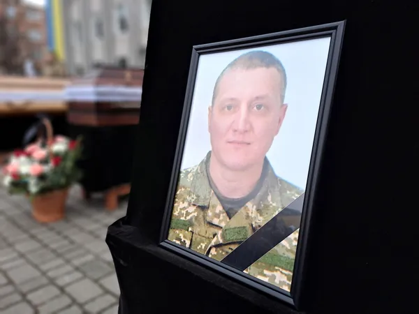 Загинули в один день: волиняни попрощались із Героями Миколою Бобром та Євгенієм Куколою (фото)