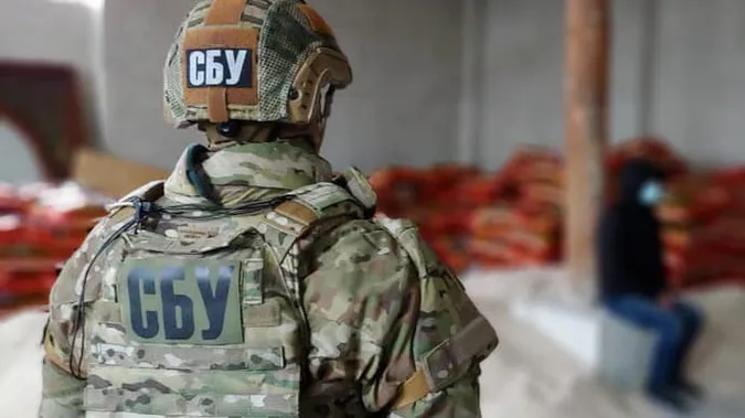 Сокири проти пістолетів: ДБР розслідує зіткнення СБУшників та бурштинокопачів