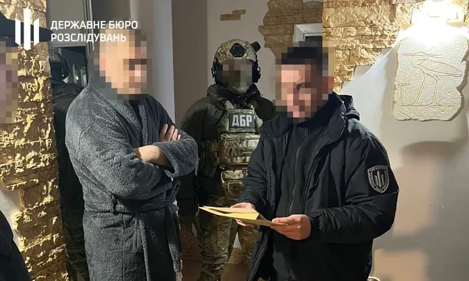 На Дніпропетровщині заступник командира частини привласнив 24 прилади нічного бачення (фото)