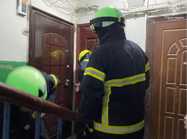 У Луцьку рятувальники допомогли пенсіонерці, в якої стався інсульт (фото)